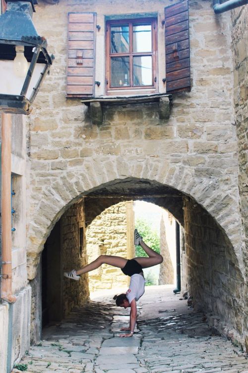 (via Pin by Katherine Elisabeth on Handstands | Ballet skirt, Handstand, Fashion   || Curated with l