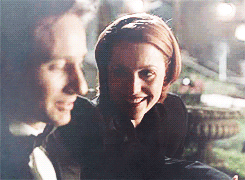 coalitiongirl:  mulder & scully + hanging out 