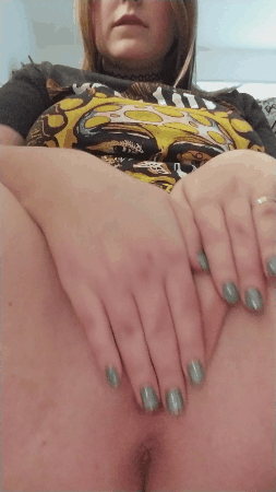 marshmallow-princess-420:  marshmallow-princess-420:  Touching myself💦   She’s