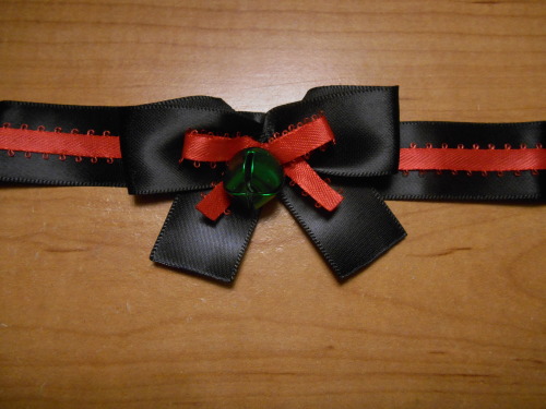 The bottom two are holiday collars ^-^