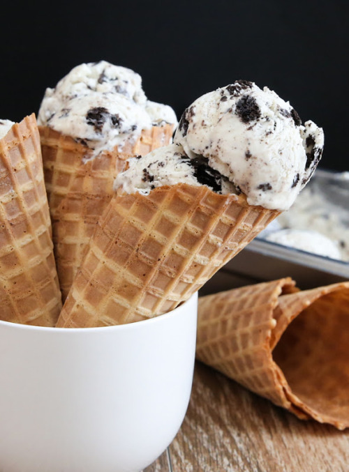 nom-food:  No churn cookies and cream ice cream