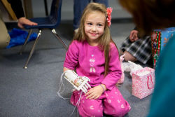 stunningpicture:  A high school robotics team used a 3D printer to build a functional robotic hand they then gave to a 4-year-old born without fingers. “I’m going to paint the nails pink,” she said.   This is awesome, also, she looks like Stephanie