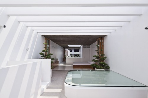 cjwho:  Anh House by S Na. – Sanuki   Nishizawa architects This house, designed for a thirty-years-old-women and her family, is built on the plot of 4m wide and 21m deep in Ho Chi Minh City, which is very typical for urban tube houses in Vietnam. The