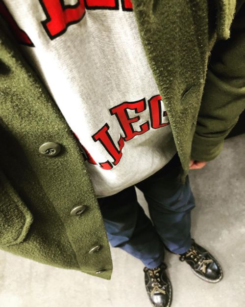 今日もお仕事頑張りましょう！ #og108 #championreverseweave #drmartens #olivegreen #moleskin #wearhttps://www.inst