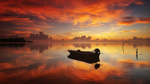inspirehaisell:  Happy Labour Day by Tuah Roslan on Flickr.