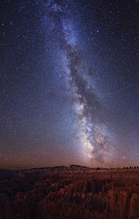 theencompassingworld:  Milky Way above Bryce Canyon Amphitheater, UtahMore of our amazing world