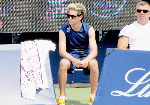 nananarry:  Novak Djokovic and Niall Horan of One Direction shared some time at the Rogers Cup on Saturday. Niall joined Novak for a brief hit before settling in to watch the world #1 practise with Stan Wawrinka on Centre Court.  