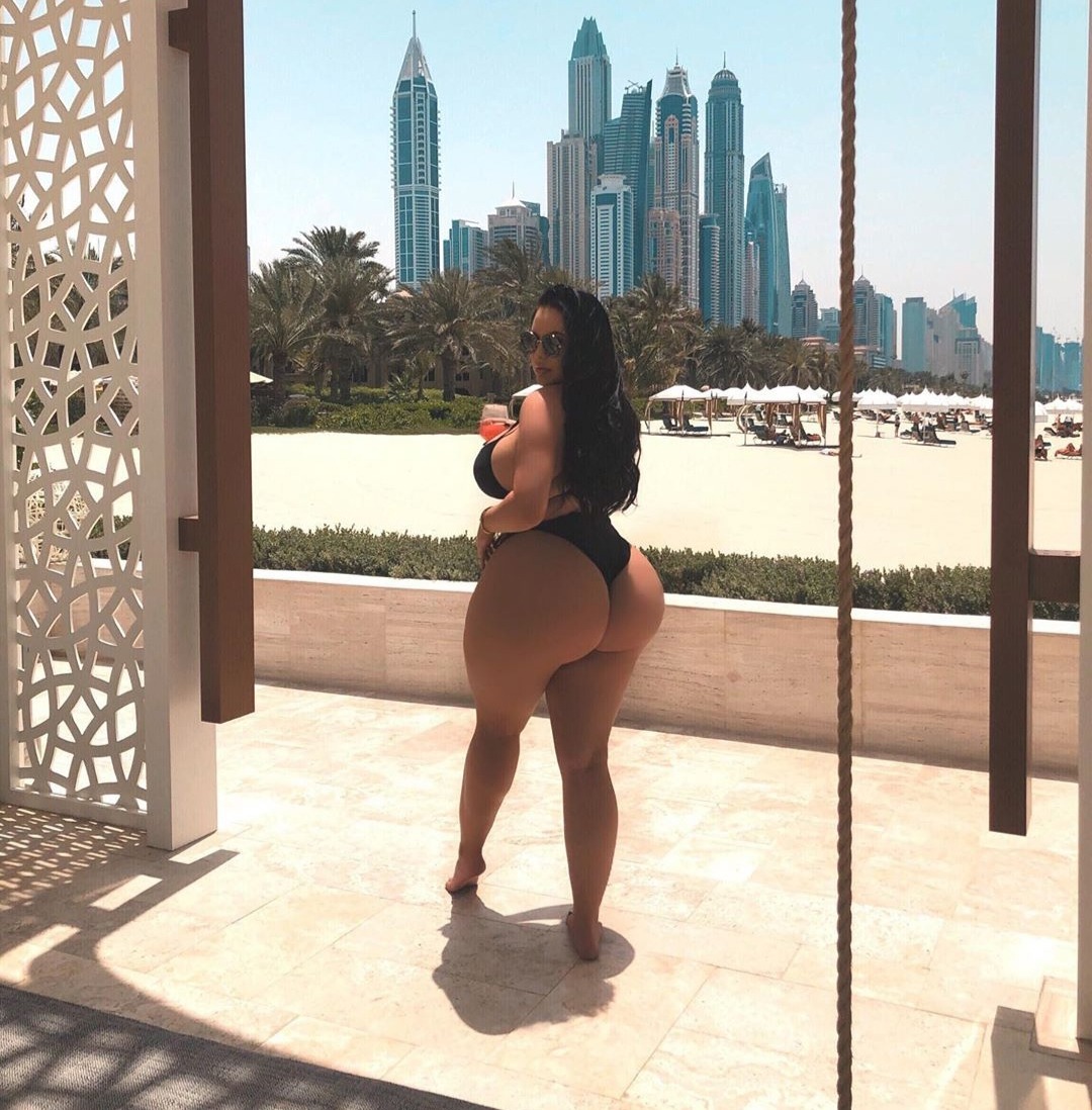 rustythenasty: exxxoticwomen:   Billion dollar curves    Damn I need this Beauty