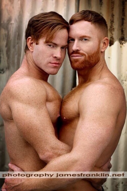 x1randevbprsiq29g4n:  Eddie Eduardo & Seth Fornea. Red on red.  I don’t know who is hotter!!!