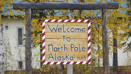 legendary-scholar:  Welcome to North Pole, Alaska