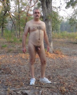 Naturists Nude Men. Nagi facet to jest to!