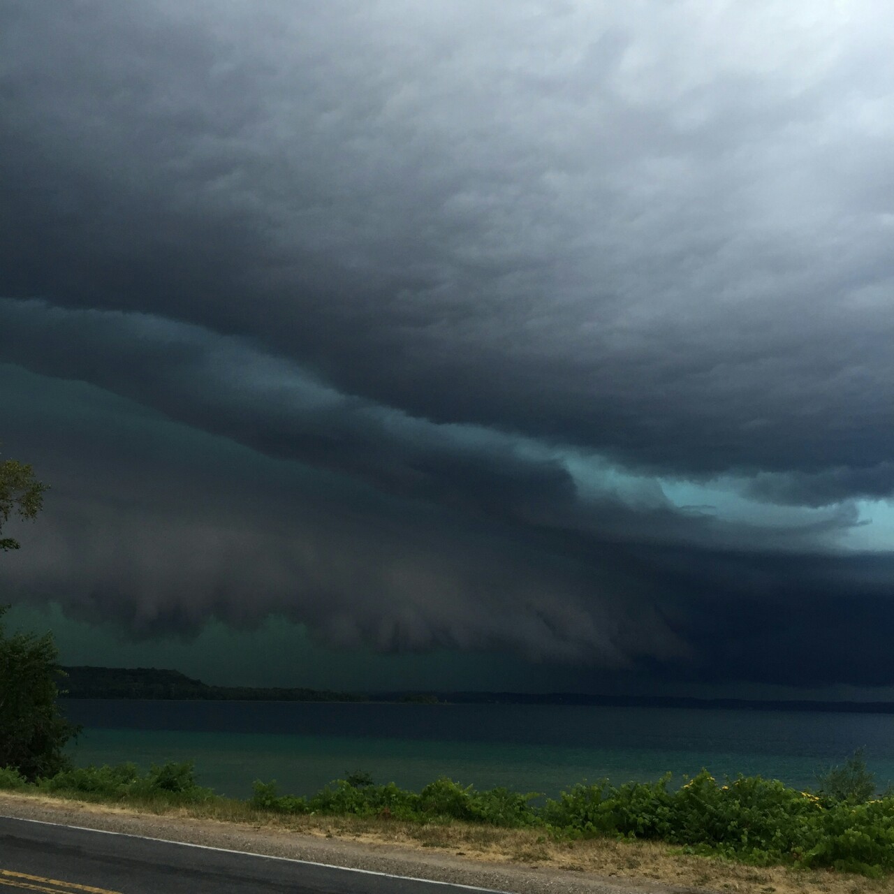 fatespinner:  Caught some wicked pictures of the storm that hit my town today. Never