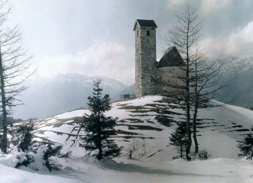 Snow mountains, 1915 and 1925. Autochrome, photograph –  Friedrich Adolf Paneth. 