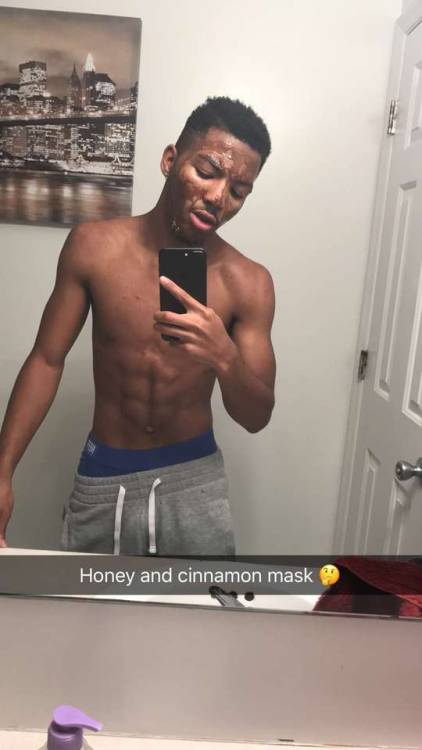 blckboyblog:  Malik 🌚 Snapchat - blackboyblog  Reblog to get a link to all of his vids 💦