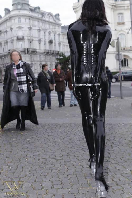 A hot rubberbot semi-casually strolling into adult photos