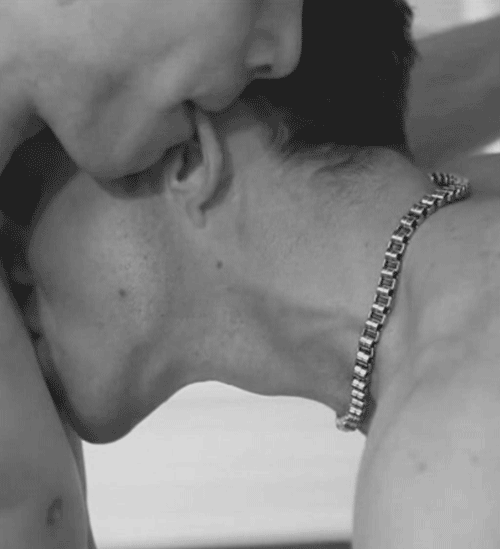http://sexmachineguy.tumblr.com/post/72975336712