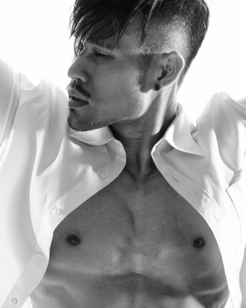Model: VINCENT TRANPhotographer: KELL NGUYEN