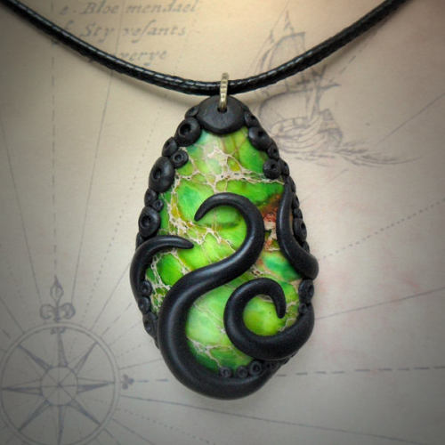 lindsaylately:  cthulhu-jewellery:My tentacled agate and labradorite necklaces http://www.cthulhujewellery.com cthulhu-jewellery:  My tentacled agate and labradorite necklaces http://www.cthulhujewellery.com
