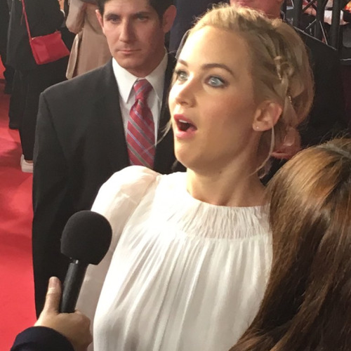 jenniferlawurence:  best fan-taken pictures of jennifer lawrence during premieres