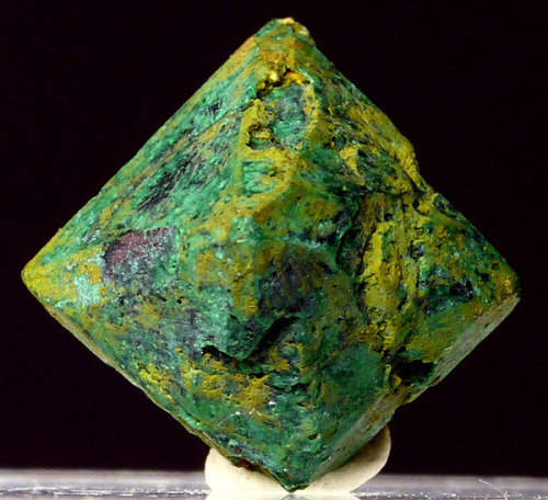 Malachite after CupriteLocality: Chessy-les-Mines, Rhone, Rhone-Alpes, France Size: 1.8x1.7x1 cm 