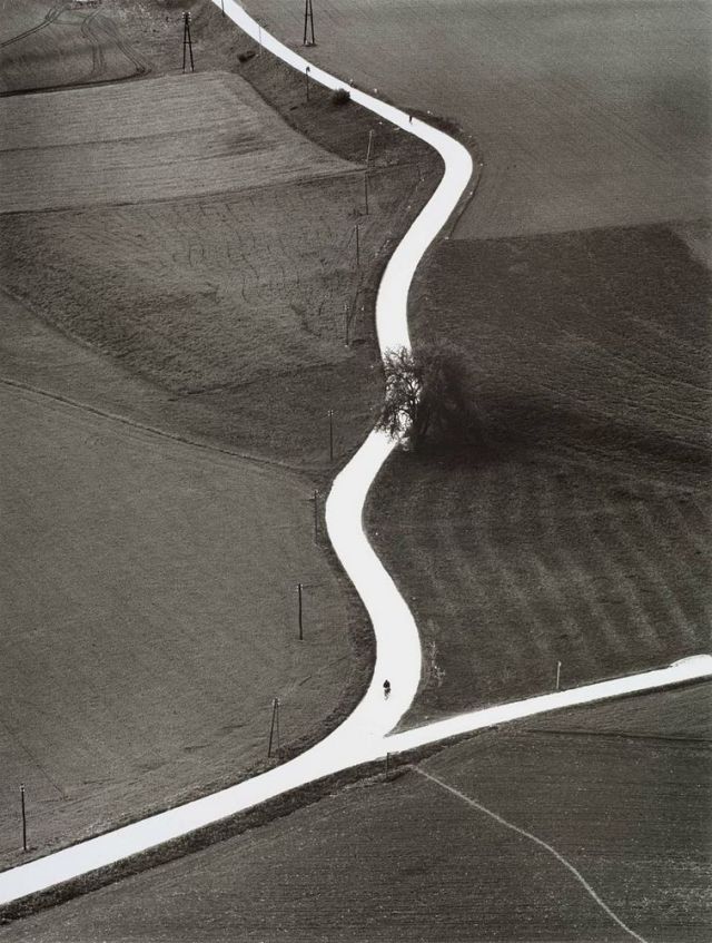 / Toni Schneider, Landweg in K&auml;rnten, 1957