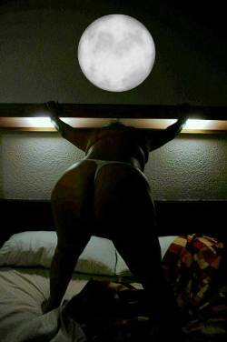 thejulass:  Who’s wanna fuck me under the moon?!👅👅👅👅👅👅👅👅