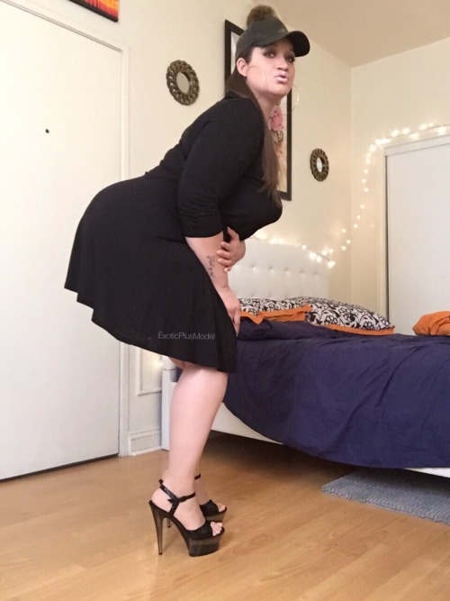 exoticplusmodel:  BBW legs and feet 😍👌🏼 yummmm www.iLoveExoticPlus.xxx Bookings: ExoticPlusBookings@gmail.com 🤑