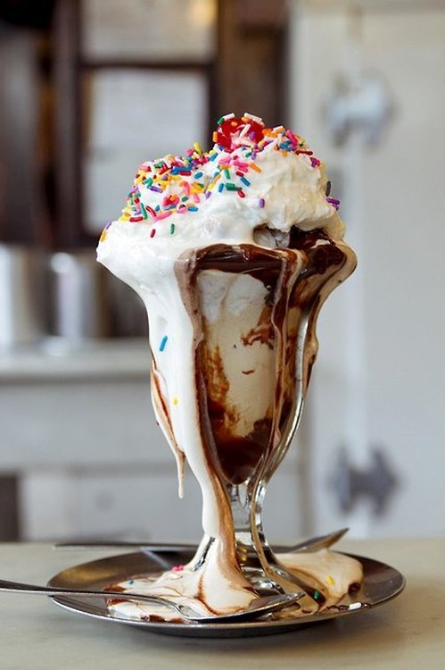 foodluxury:  Love Food? This blog is for you. 
