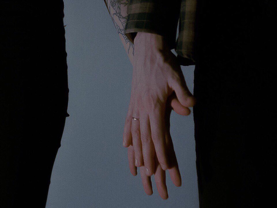 bloody-hands-veins:  Hold my hand