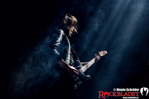 tiesandtea:Neil Codling of Suede by Ninnie Schröder for Rockbladet.se.Full gallery with a setlist. C