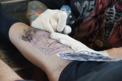 illicitbehaviour:  http://thehigheryougo-thebettertheview.tumblr.com/ getting tattooed. 