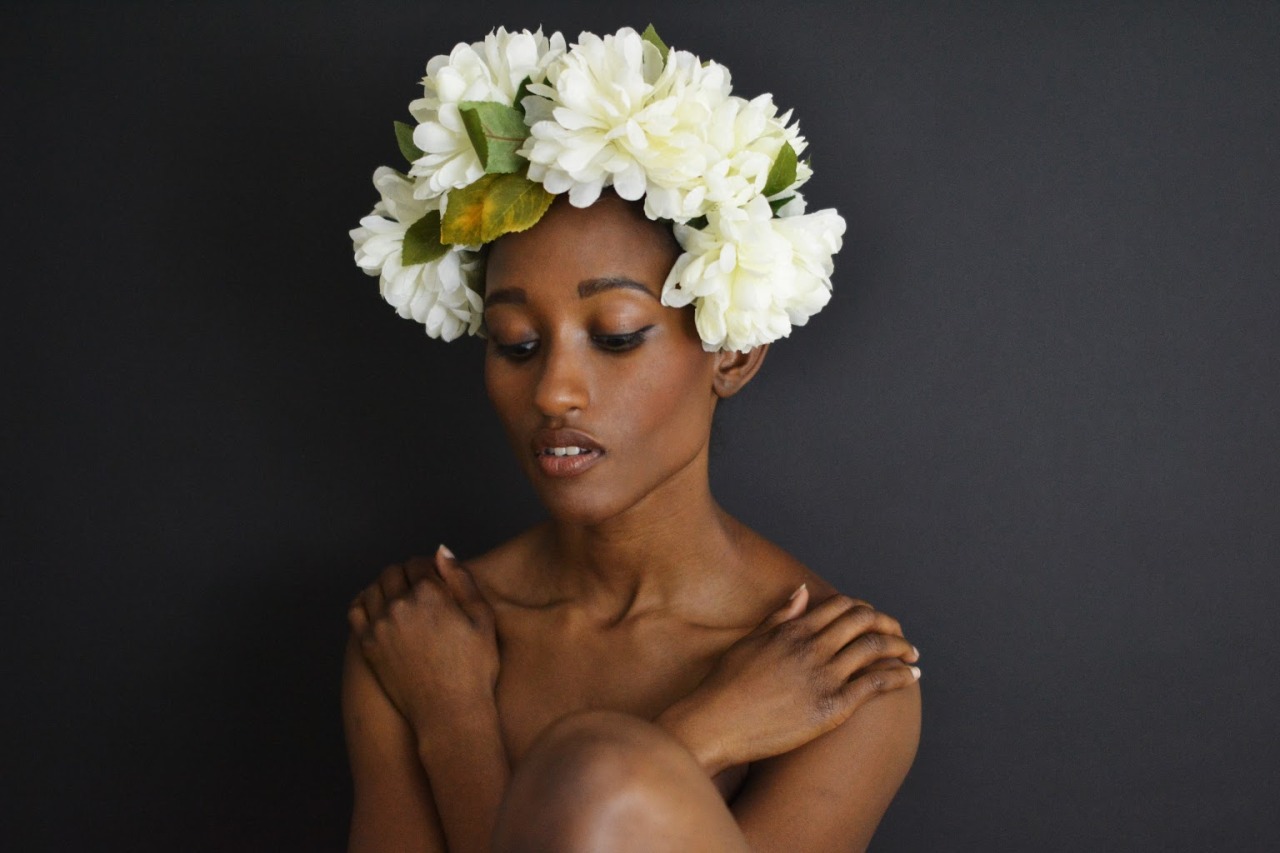 yagazieemezi:  Caven Etomi: Suri Head Dresses Caven Etomi introduces a new product