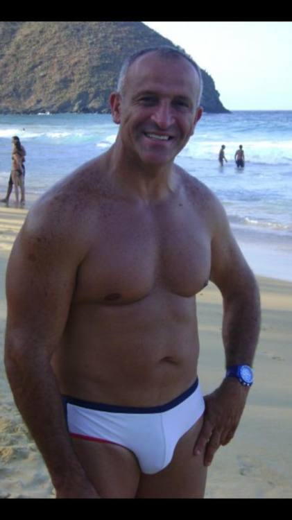 manlydadchaser63: …Dad in his white speedo…you can’t wait to see them wet…