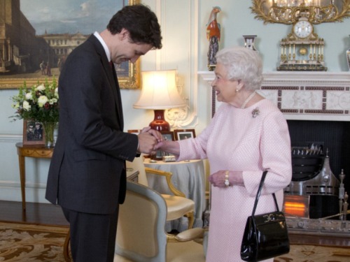 justintruuudeau:Justin Trudeau and Family Visiting Buckingham Palace