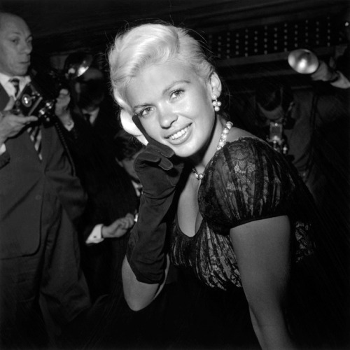 Jayne Mansfield / at the Empire Cinema in Leicester Square, London, September 18, 1959.