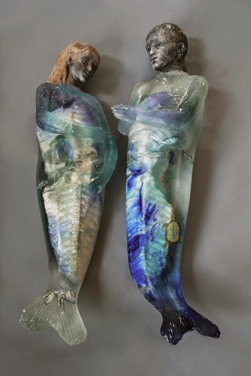 crossconnectmag: Haunting Sculpture by Christina Bothwell Christina Bothwell creates cast glass scul