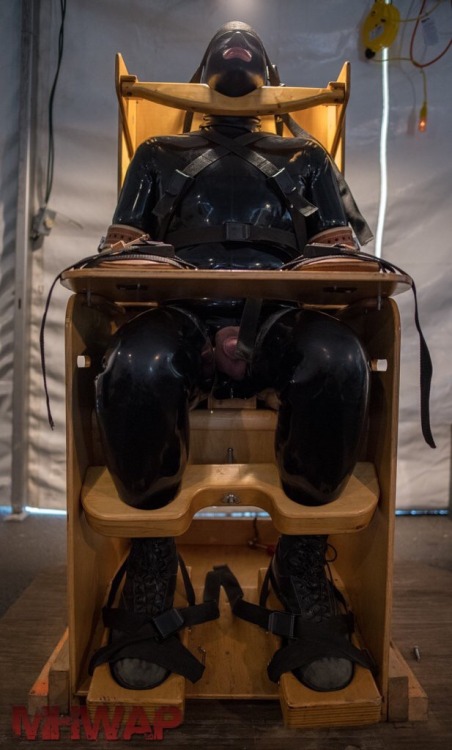 confessionsofahoodedbottom:rdy4rbr44:Sensational chair!Fond memories of this chair from Inferno…