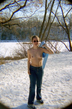 ilovemysexynakedwife:  Topless on a walking