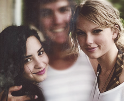  "@ddlovato: Breathe - Taylor Swift""@taylorswift13: @ddlovato I love you!" 