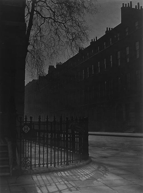 fuckyeahvintage-retro:Blackout in London, 1939 © Bill Brandt