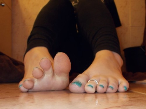 Foot worshippers and why do people have foot fetishes