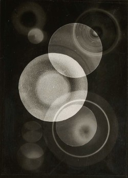 regardintemporel:   Rolf Cavael - Photogramme, 1931 