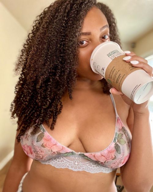 yagurlbubblez:  Caramel Mocha ☕️  Bra: