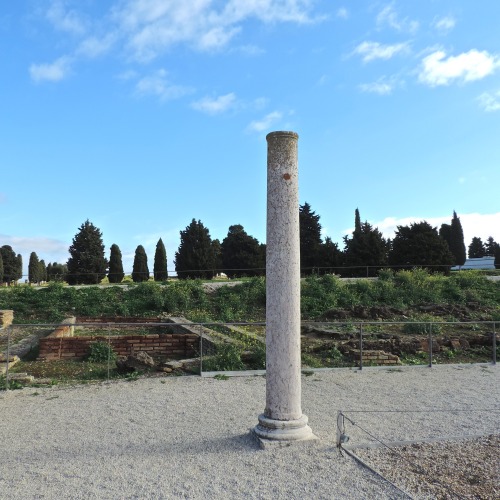 Columna delante de las excavaciones arqueológicas, Itálica, Sevilla, 2016.One of the More important 