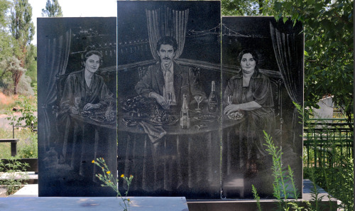 In Denis Tarasov’s series of grandiose tributes, the graves of Russian gangsters and their families 