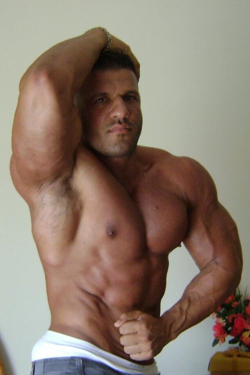 BRAZILIAN HUGE BODYBUILDER FELIPE BARROZOSee more: musclelovergr.blogspot.com/2015/08/brazil