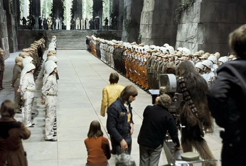jady2007:  gameraboy:  Filming the medal scene in the throne room for Star Wars  https://www.facebook.com/itsmarkhamill 