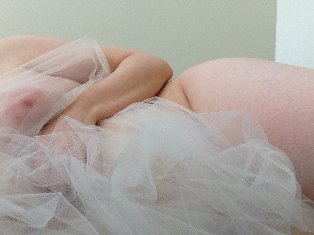 clit-lickk:  Someone come lie with me pretty please.