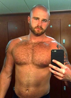 thebearunderground:  The Bear Underground Archive14,000+ posts of the hottest hairy men around the globe.