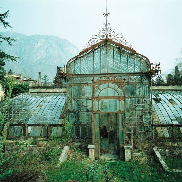 Abandoned Victorian Style Greenhouse, Villa Maria, in northern Italy near Lake Como. Photo taken in 1985 by Friedhelm Thomas.
The greenhouse has since been restored.